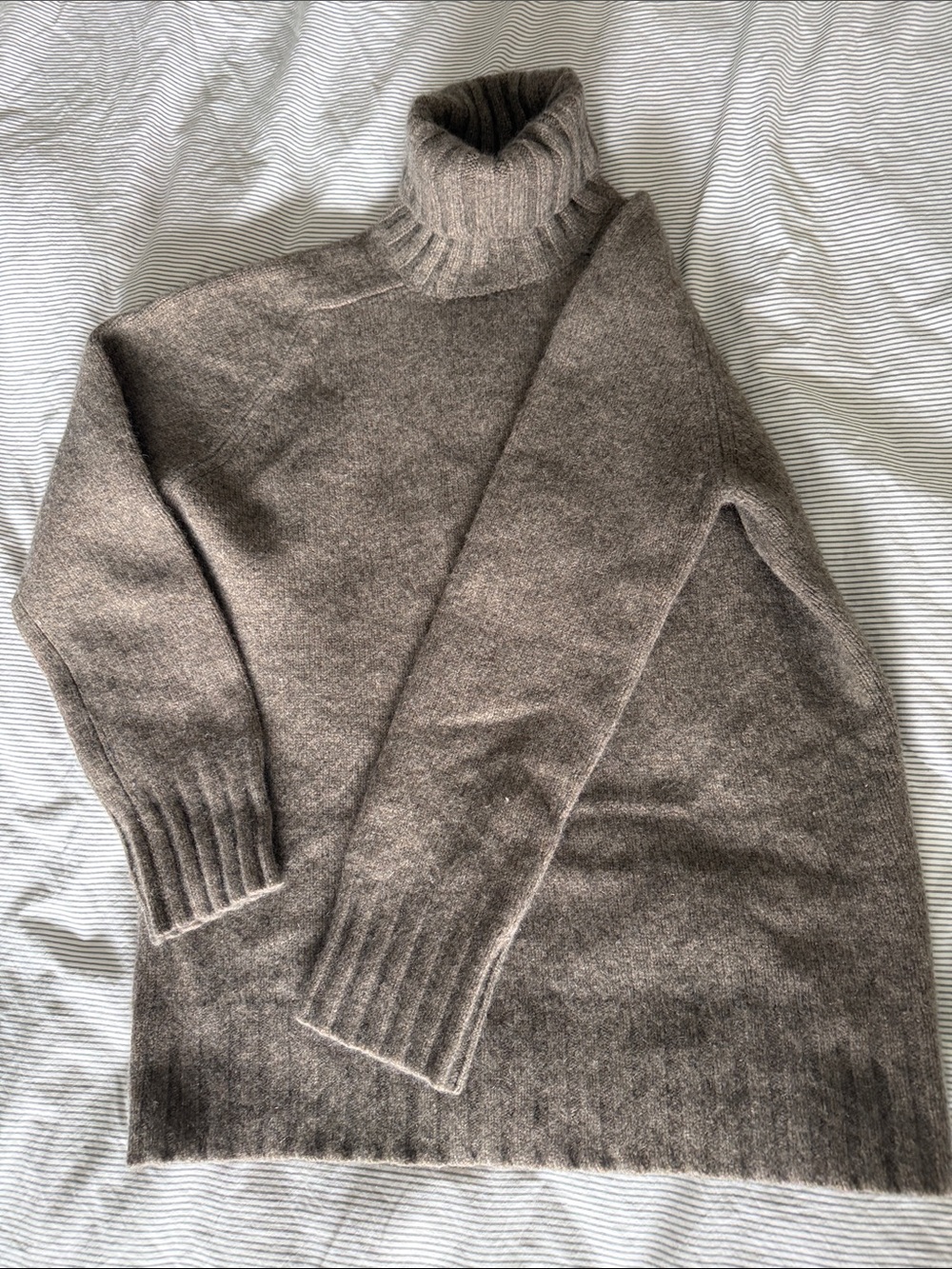 Holt Renfrew Cashmere Turtleneck